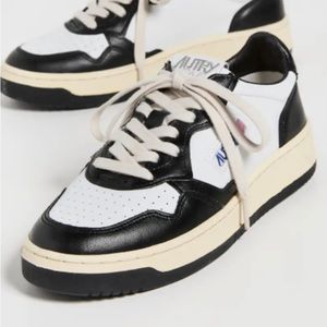 Black/white autry sneakers